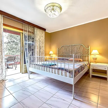 Πανσιόν Americas Family